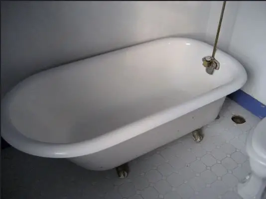 How to clean acrylic bathtub stains
