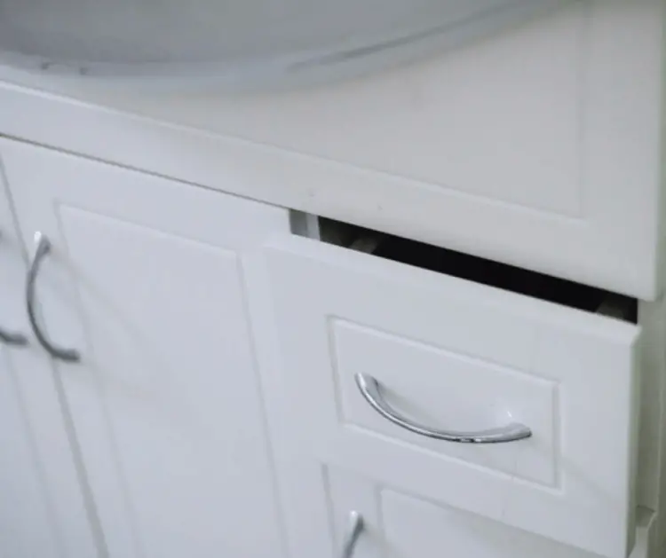 Kitchen Cabinet White